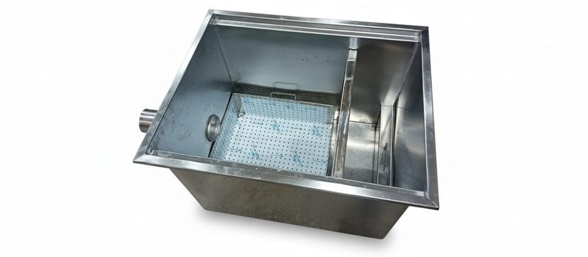 A grease trap equipped with a (solid) lid. - Image 4