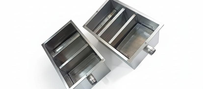 A grease trap equipped with a (solid) lid. - Image 3